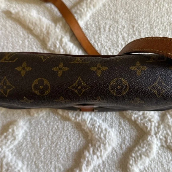 Louis Vuitton Vintage Monogram Saint Cloud GM - Picture 8 of 17
